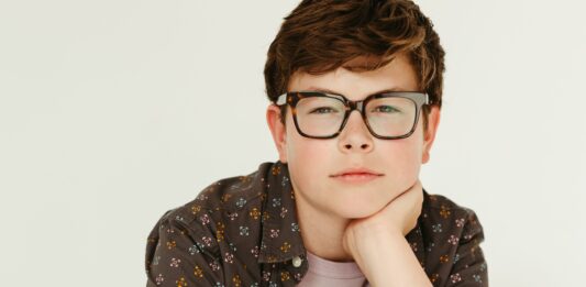 Carson Ferris Takes Us Back To 1999 With A Nostalgic Pop Anthem